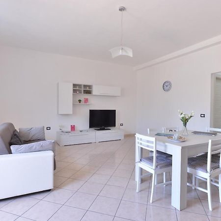 Izzhome Lagoon Пула Екстериор снимка
